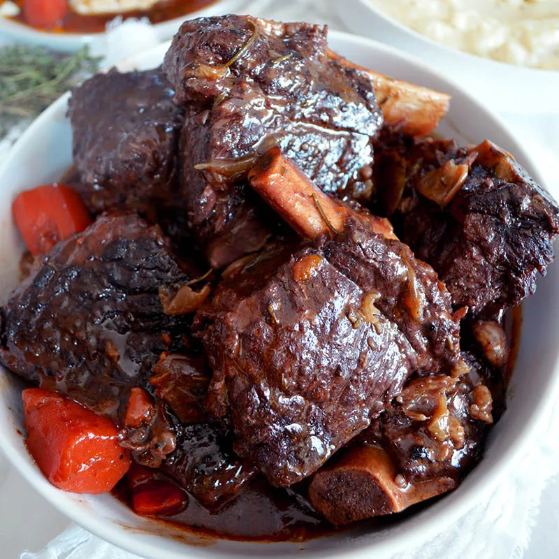 SHORT RIBS AL VINO TINTO