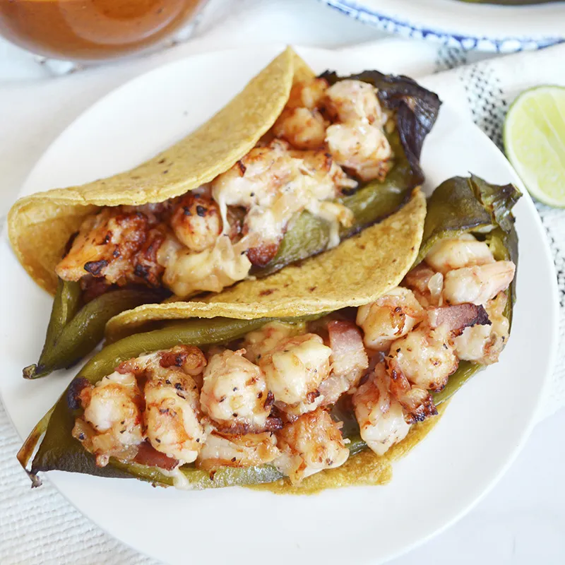 TACOS DE CHILE RELLENO DE CAMARONES